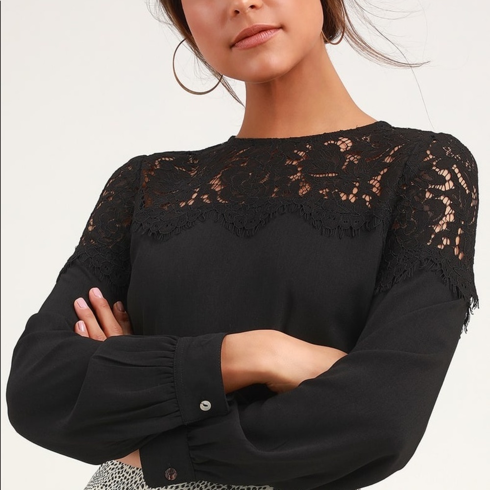 BNWT Lulu’s picture this navy blue long sleeve lace top, XS